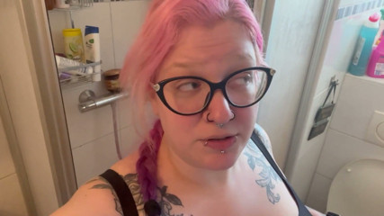 Hairy Pussy and Nice Piss Stream
