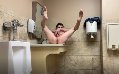 LiveNLove DOES KINK IN BATHROOMS AND CUMSHOT COMPILATION