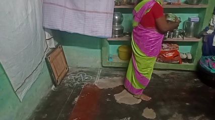 Desi aunty home cleaning sex with his house owner