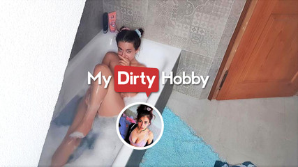 Linawinter Is Playing With Her Pussy While Enjoying A Hot Steamy Bubbly Bath - Mydirtyhobby