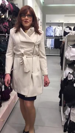 cheap coat by H&amp;M, but fits me well
