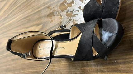 Cum on friend's black high heels thumbnail