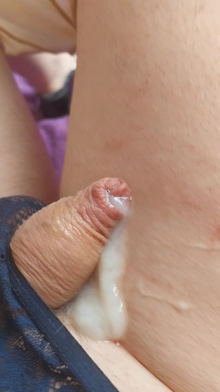 Pussy-plugged Shaved Clit Sissygasm