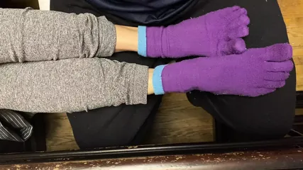 Chilly for those tiny sexy feet and long toes