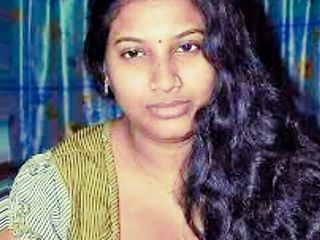 Hot Indian Mallu Aunty In Nightly Show