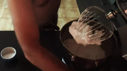 Cicci77, after masturbating Pedro to collect the last cumshot, prepares the 07/24 lot of meringues all at 52%