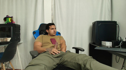 I like to masturbate in the office