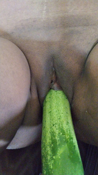 Desi hot my sister-in-law masturbating big cucumber