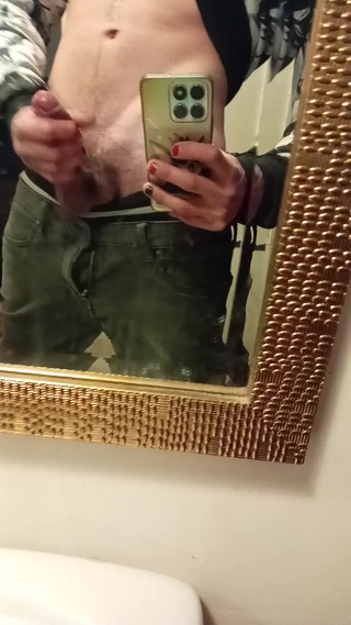 solo boy jerking at the mirror, and cumshot yeey