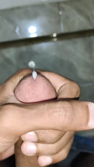 Cumshot &ndash; big black dick