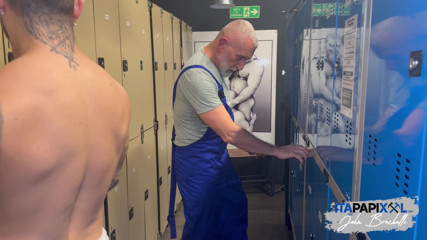 Stepdaddy Itapapixxl Hard Fuck in the Locker Room Hunk John Brachalli