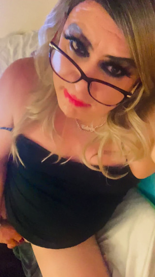 Stroking her, she shaft and blowing four loads of cum thumbnail