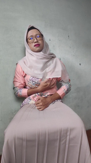 Big Tit Hijab Shemale Masturbates