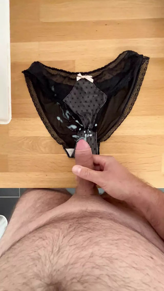 Jerking on my wifes pantys