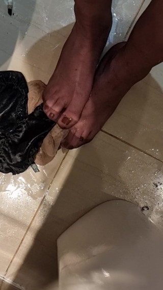 Cd sissy slut piss all over nylon feet and lingerie