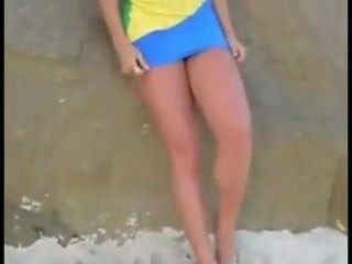Tranny get the spunk at the beach