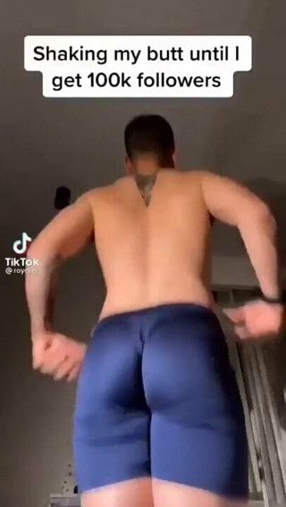 Showing off that apple bottom