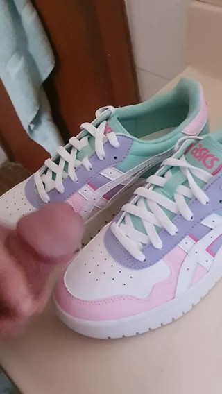 Cumming on her new asics platforms