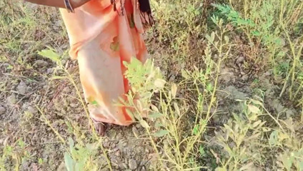 desi bhabhi khet me kam karte time chudai kiya