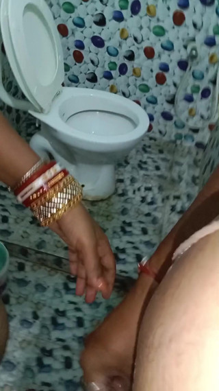 Odia Married couples missionary fuck in bathroom
