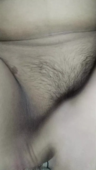 desi girl alone at home pussy fingaring..