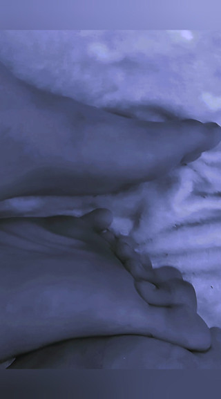 "Sweaty male hot feet, big toe in the close-up moaning loudly