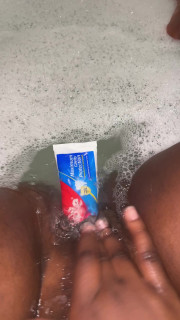 Solo bath time playtime