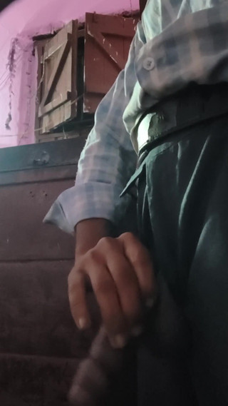 Yuva ladka Apne kamre mein Raat ko masaj kar Mota aur Lamba banaa deta hai