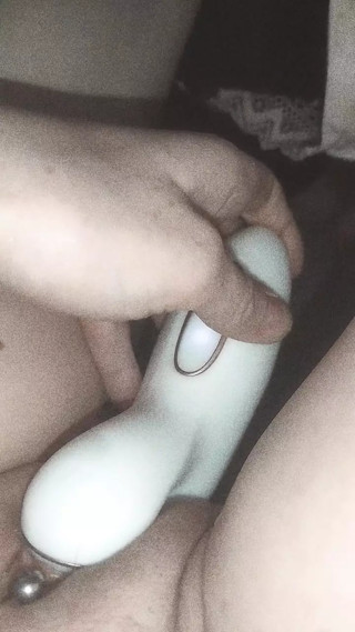Plump, swollen labia and nh squirting pussy is all you need 😉