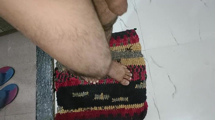 Main jab bhi Ghar per Akela rahata hun pure Ghar mein nanga ghumta rahata hun