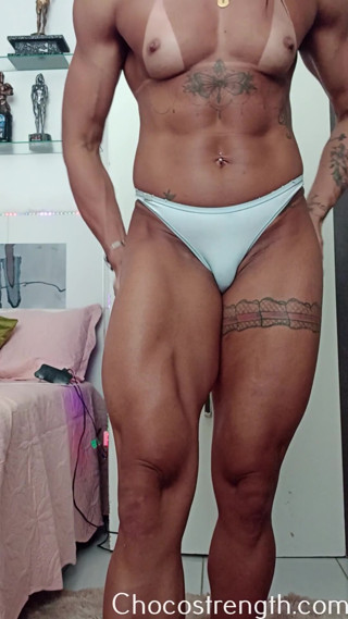 Ebony milf working on her poses