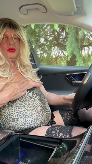 shemale kassy54 in car thumbnail