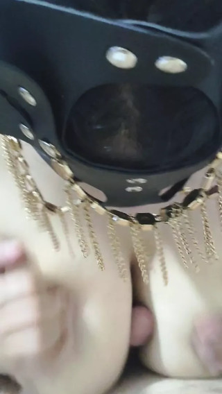 Saudi Arabian girl gives very hot blowjob