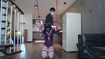 Mz31 – a Girl Tied and Suspended by a Red Rope Reaches Orgasm.