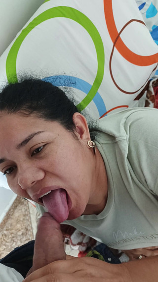 Beautiful Girl Deepthroat Sucker