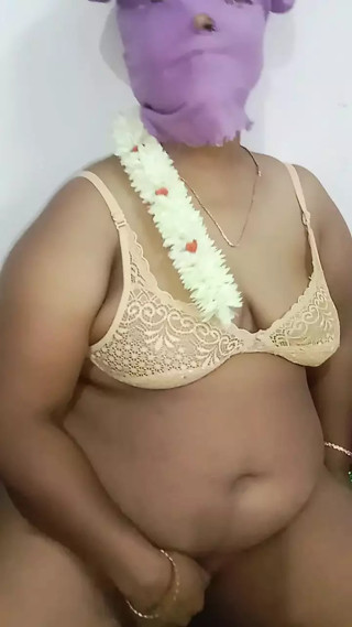 Tamil cheating beautiful hot housewife nice fucking