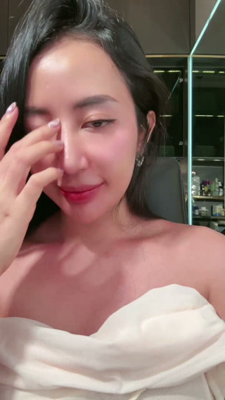 famous girl in indonesia rubbing her pussy showing her big tits horny