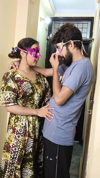 Girl hiding from husband came to meet her boyfriend at Oyo Hotel