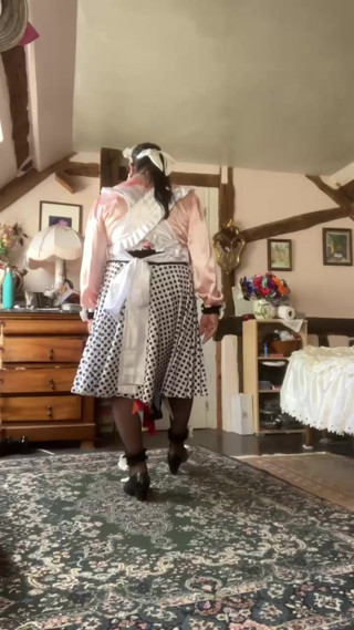 In vintage boniche outfit for a day thumbnail