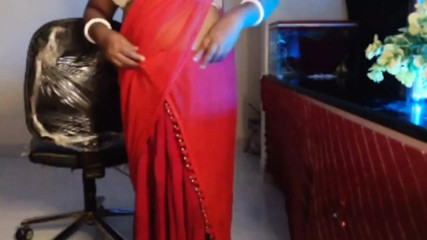 Hot Sexy Solo Girl Sexy Mood Boobs Show in Saari and Bra thumbnail