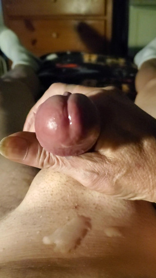 HornyDiver69 watched a vid and had to Cum