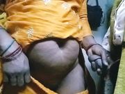 Desi bhabhi ko morning me sote huye masti chdha kar chod diya