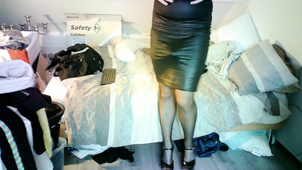 New skirt, mind my bulge thumbnail