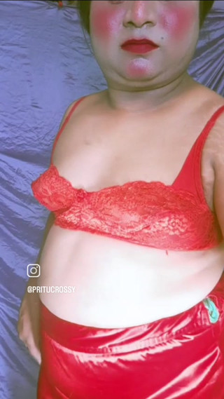 Pritucrossy pune in red bra thumbnail
