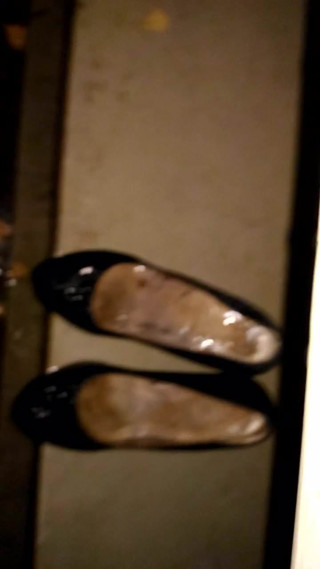 shoes pissing