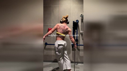 Gym Yoga Slip: 18yo Hairy Pussy Explodes TikTok Live