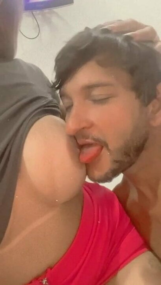 Loira muito safada grava uns videos muito hot em Portugal