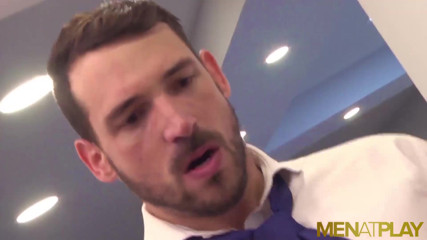 MENATPLAY - Hunk in suit Enzo Rimenez barebacks Denis Vega