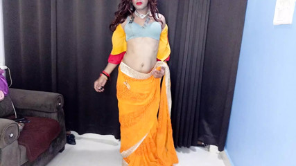 Strip sexy yello saree and hot stepmom sexy blouse