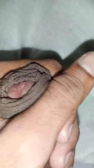 Pados ki aunty ne mere lund pakdi or boli thumbnail